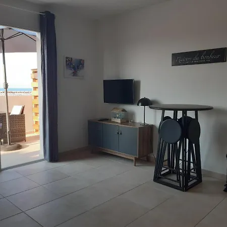 Les Pieds Dans L'eau Vue Sur