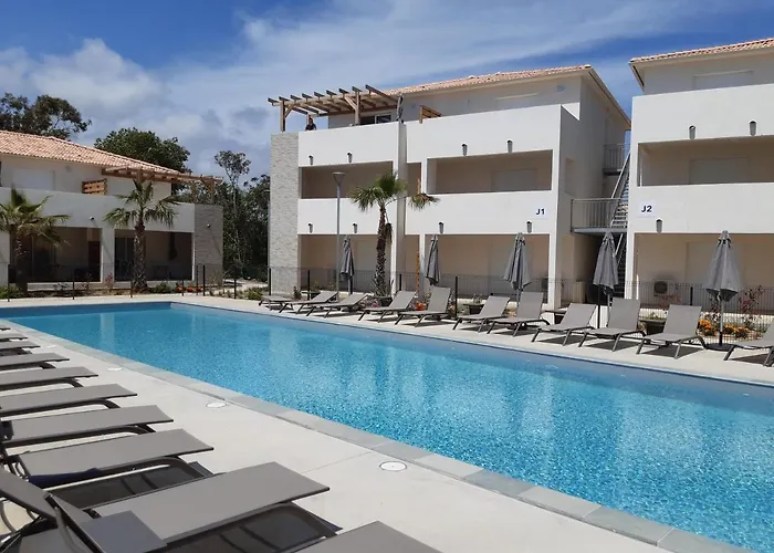 Les Pieds Dans L'eau Vue Sur Linguizzetta